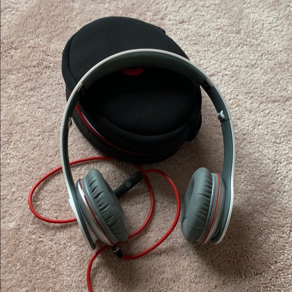 BEATS by Dr. Dre SoloHD Wired On-Ear Headphones - Picture 2 of 6